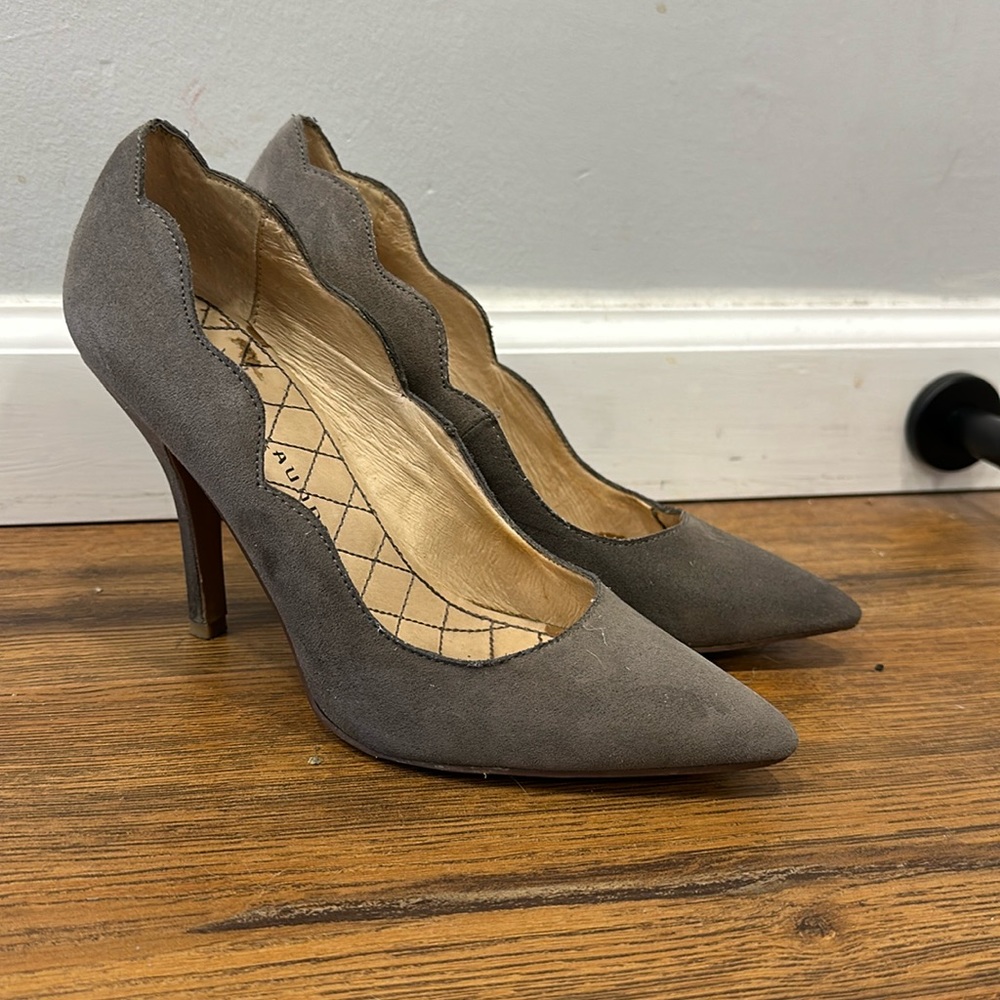 Scalloped heels